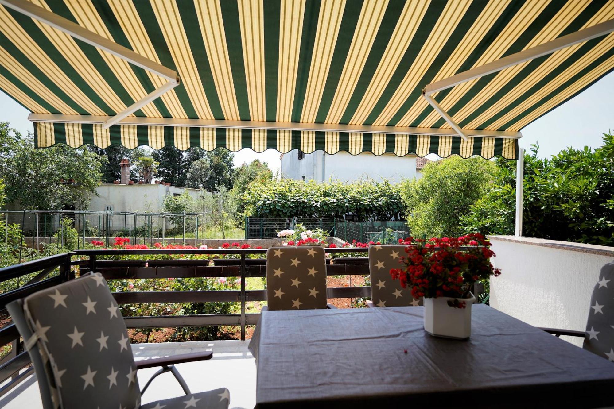 Apartman Nada I Fazana Bagian luar foto